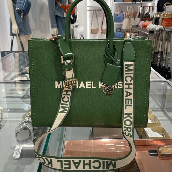 Michael Kors Mirella Medium East West Pebbled Leather Tote Shopper Bag MK EW
NWT - Picture 3 of 16